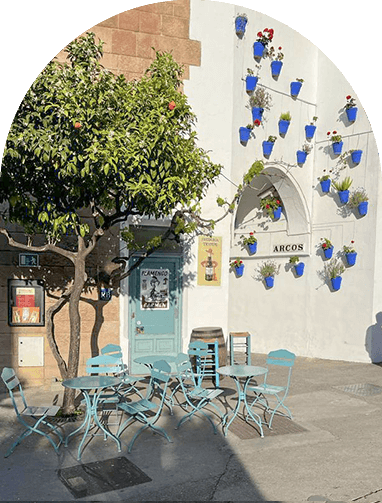 Terraza de la Freidura, un lugar pintoresco en el Poble Espanyol. ¡Ven y disfruta de su belleza natural!